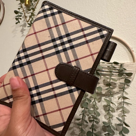 EUC Burberry Agenda - Picture 14 of 15